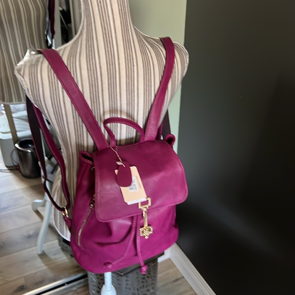 NWT. Fuchsia Vegan Leather Backpack, STUNNING - Picture 8 of 11